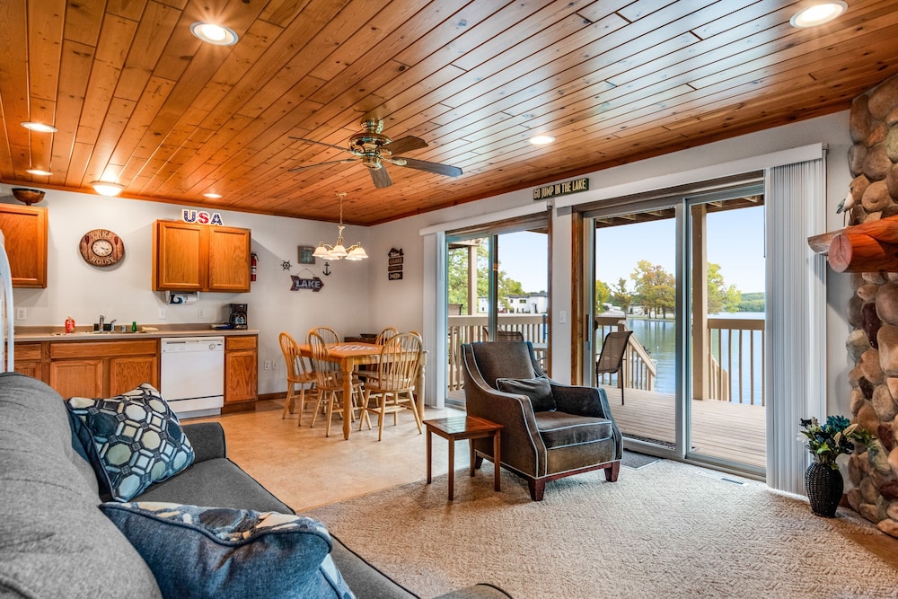 Condo, 2 Bedrooms