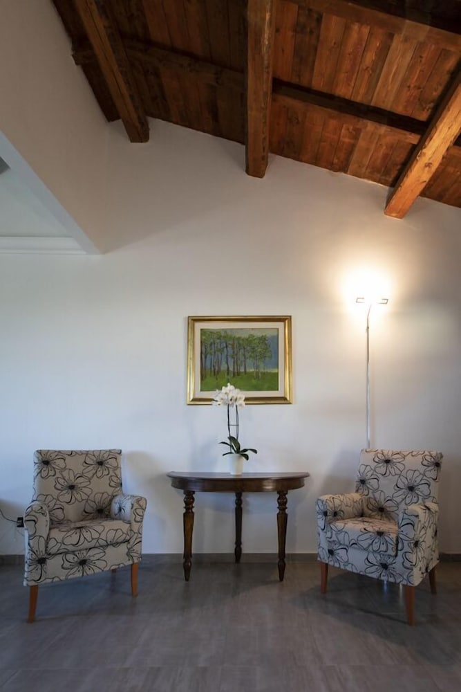 Family Suite, 2 Bedrooms, Hill View photo 3