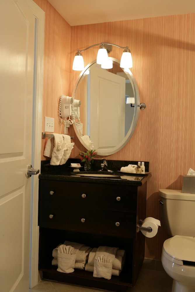 STUDIO CITY VIEW QUEEN BED WITH KITCHENETTE - Photo 7
