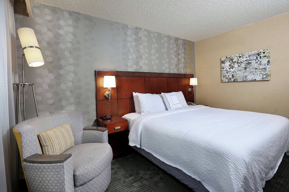Room, 1 Queen Bed (Hearing Accessible) photo 1