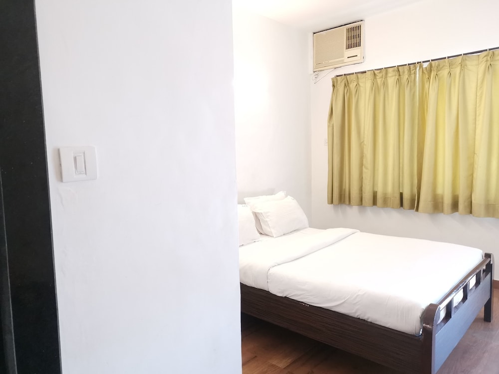 deluxe ac room photo 2