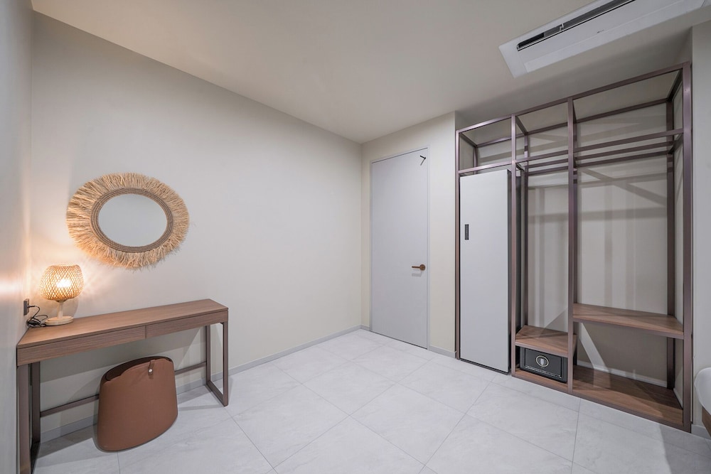 Signature Room, Multiple Beds, Hot Tub, City View