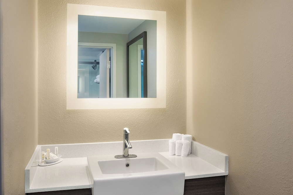 Suite, 2 Double Beds - Photo 5