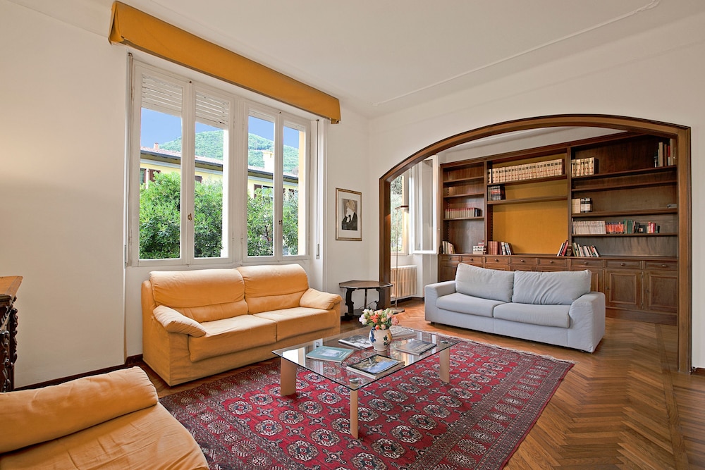 Villa photo 1