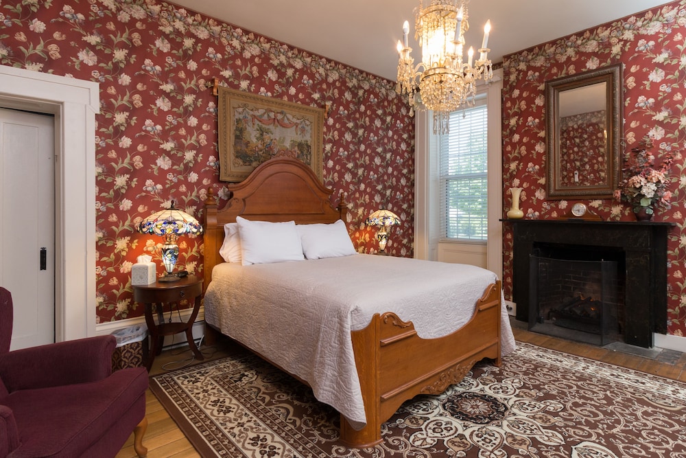 Senior Room, 1 Queen Bed, Balcony