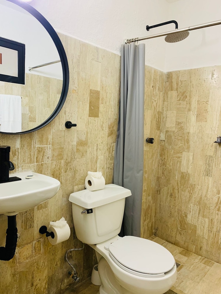 Traditional Apartment thumbnail 6