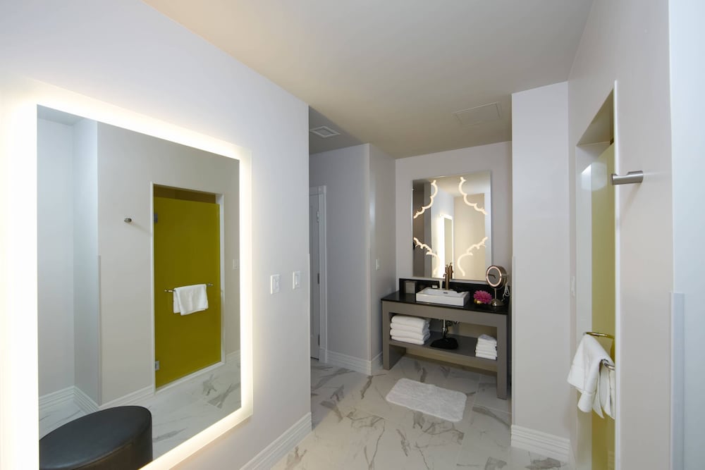 Junior Suite, 1 Bedroom, City View photo 3
