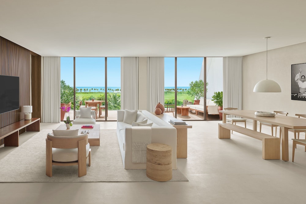 Premier Room, 1 King Bed, Private Pool, Beachfront - Photo 3