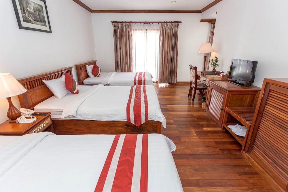 Deluxe Triple Room with Balcony - Photo 1