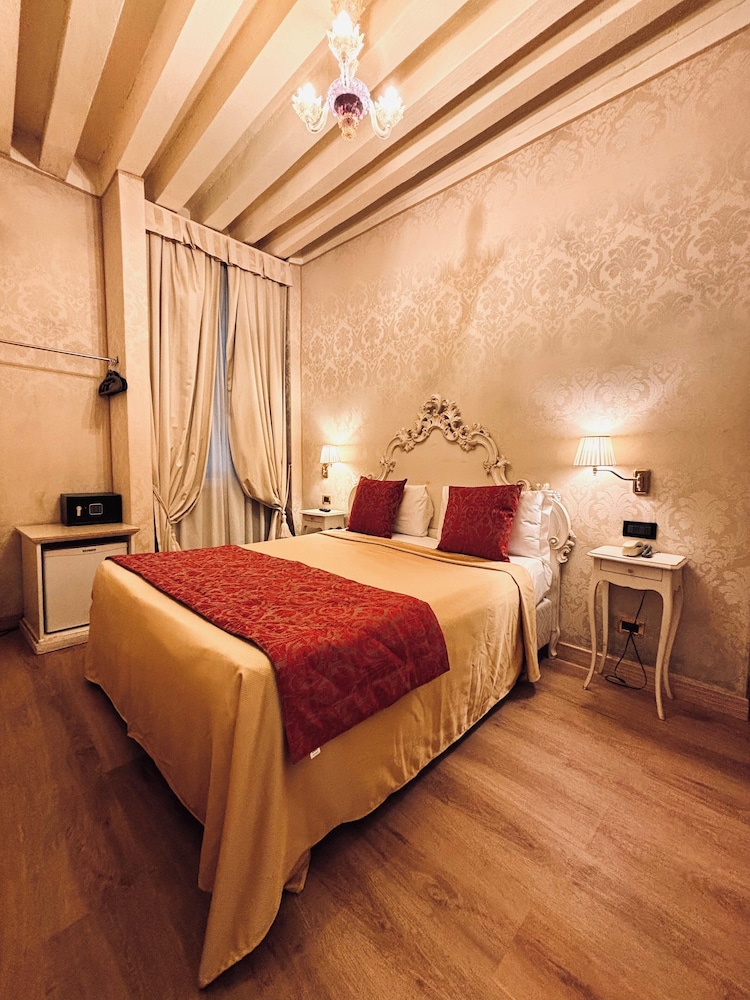 Classic Double or Twin Room photo 1