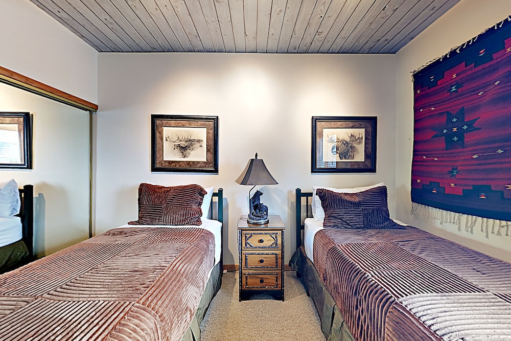 Deluxe Two Bedroom ~ A1D photo 3