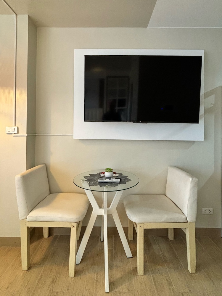 Studio, 1 Bedroom, City View