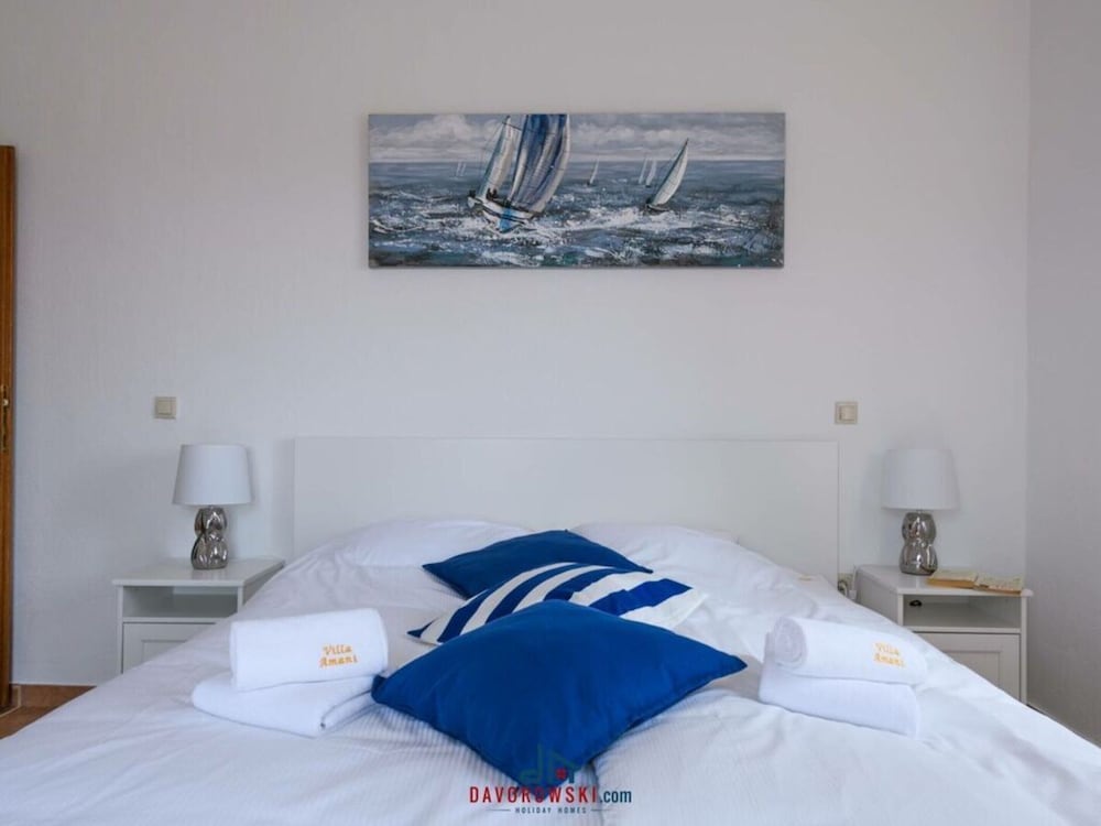 Villa photo 1