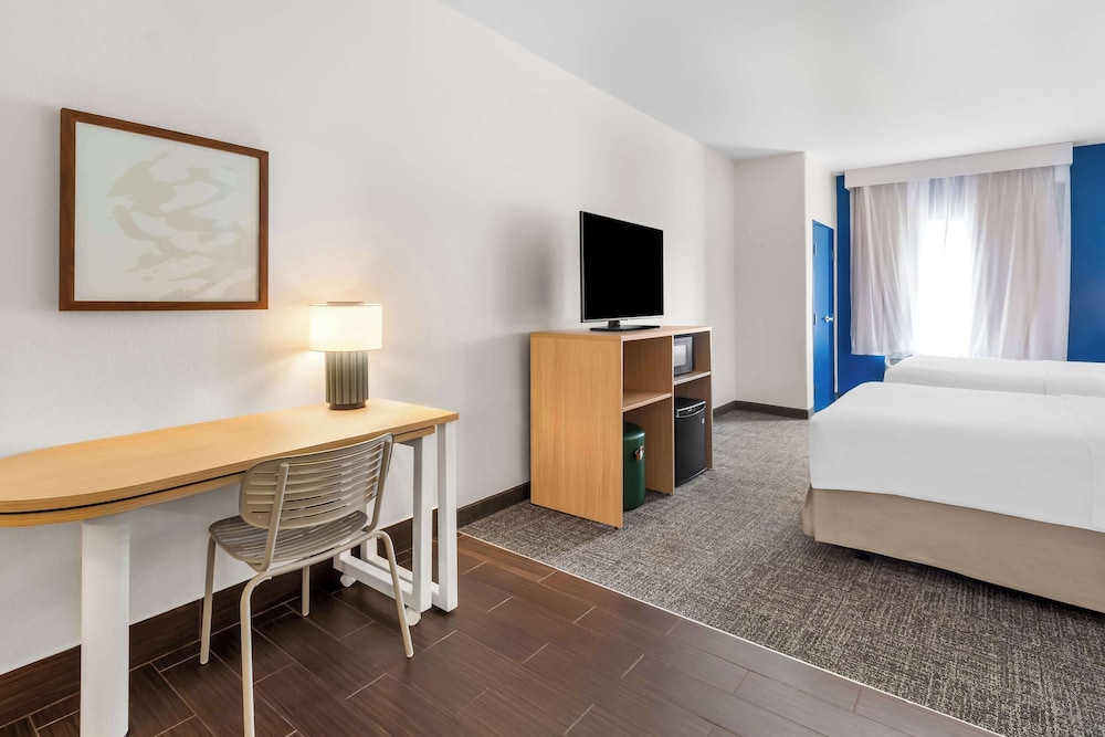 Room, 2 Queen Beds, Accessible (Hearing) - Photo 9