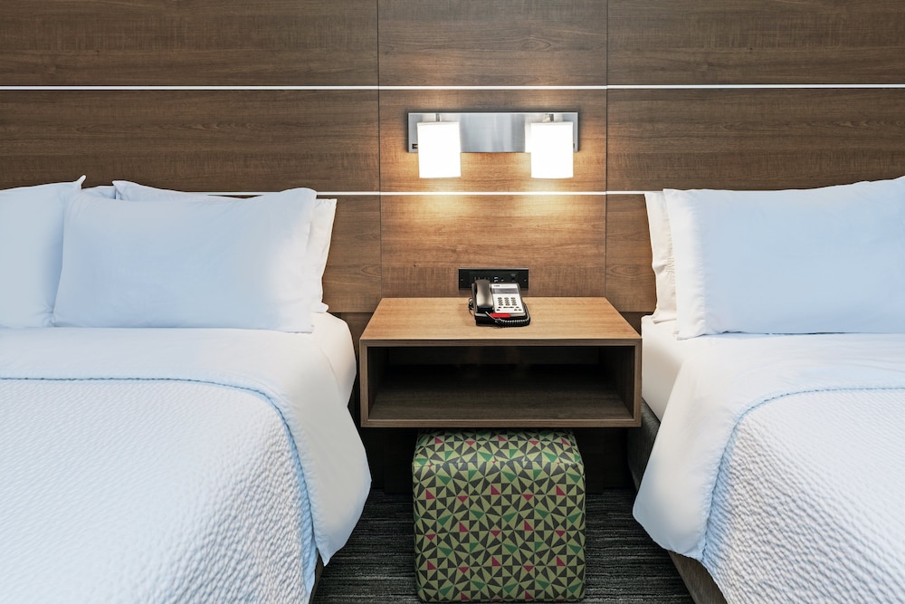 Standard Room, Multiple Beds, Accessible, Non Smoking (Comm) - Photo 2