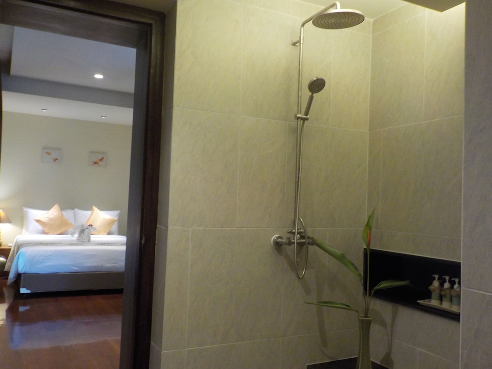 Grand Double or Twin Room, Garden View (Manor Villa) thumbnail 6