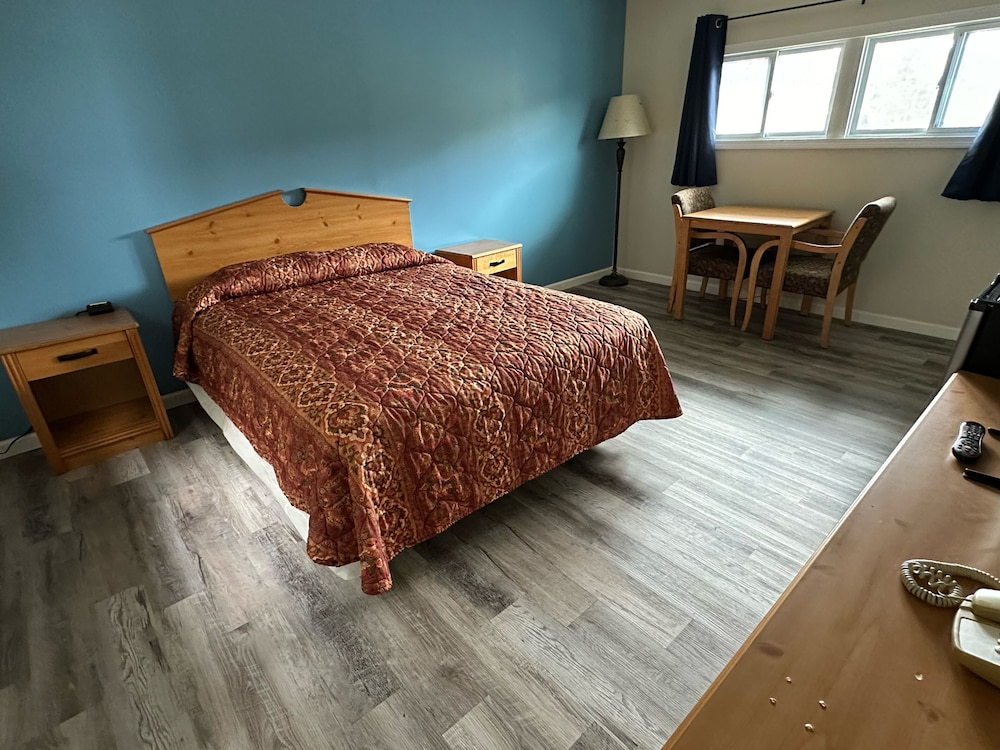 Standard Room, 1 Queen Bed, Non Smoking photo 3