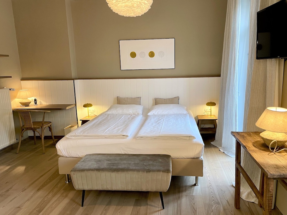 Signature Double Room, 1 Queen Bed, Non Smoking photo 1