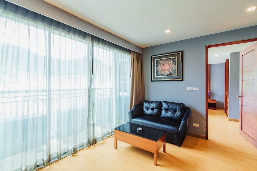 2 Bedroom Suite - Pool View photo 2