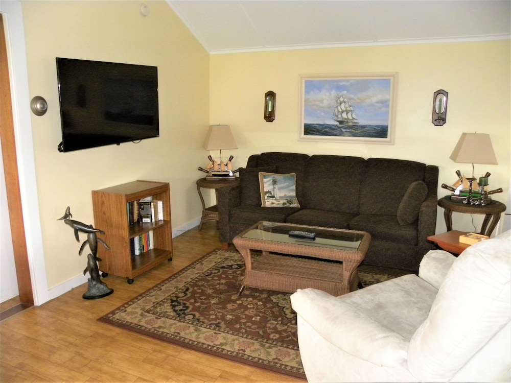 Deluxe Cottage, 1 Bedroom, Kitchenette, Ocean View photo 3