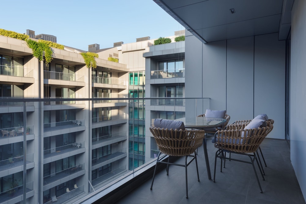 Junior Suite, 1 King Bed, Courtyard View (Terrace) photo 3