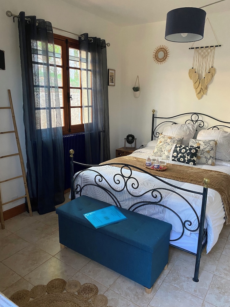 Classic Double Room, Garden View