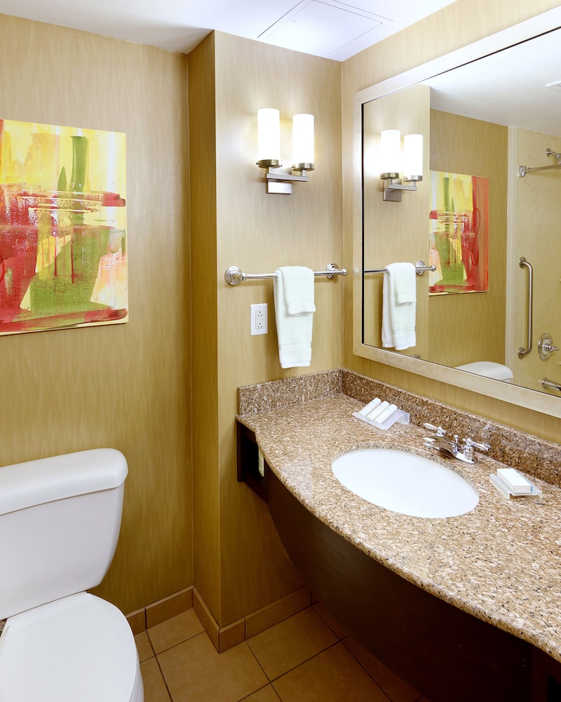Room, 2 Queen Beds, Accessible (Mobility & Hearing, Roll-In Shower) - Photo 5