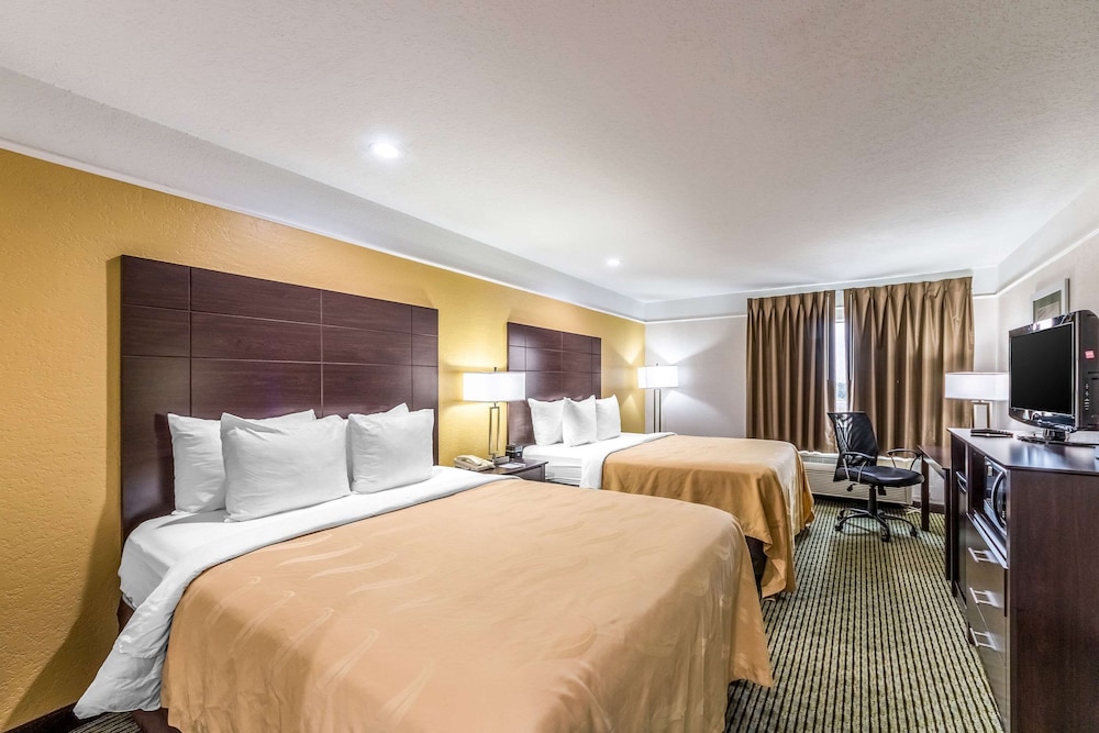Standard Room, 2 Queen Beds, Non Smoking - Photo 1
