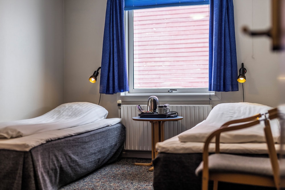 Basic Twin Room, Shared Bathroom