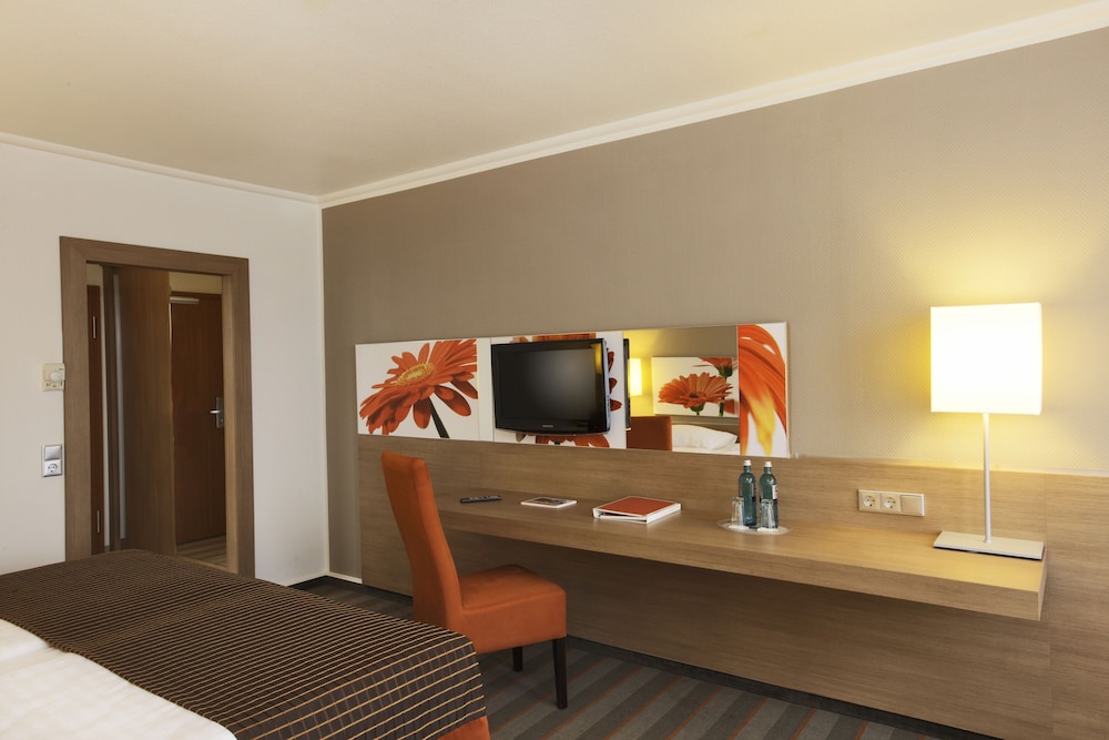 Comfort Queen Room - Photo 3