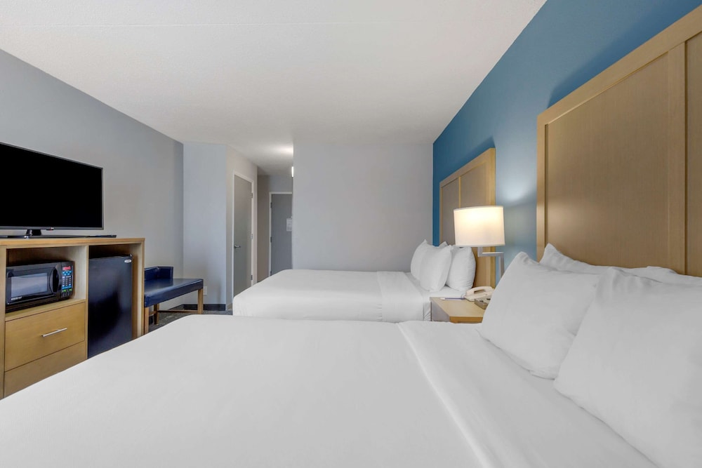 Standard Room, 2 Queen Beds, Non Smoking - Photo 5