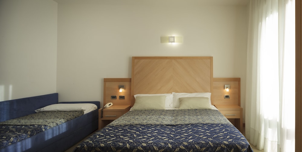 Standard Triple Room photo 3