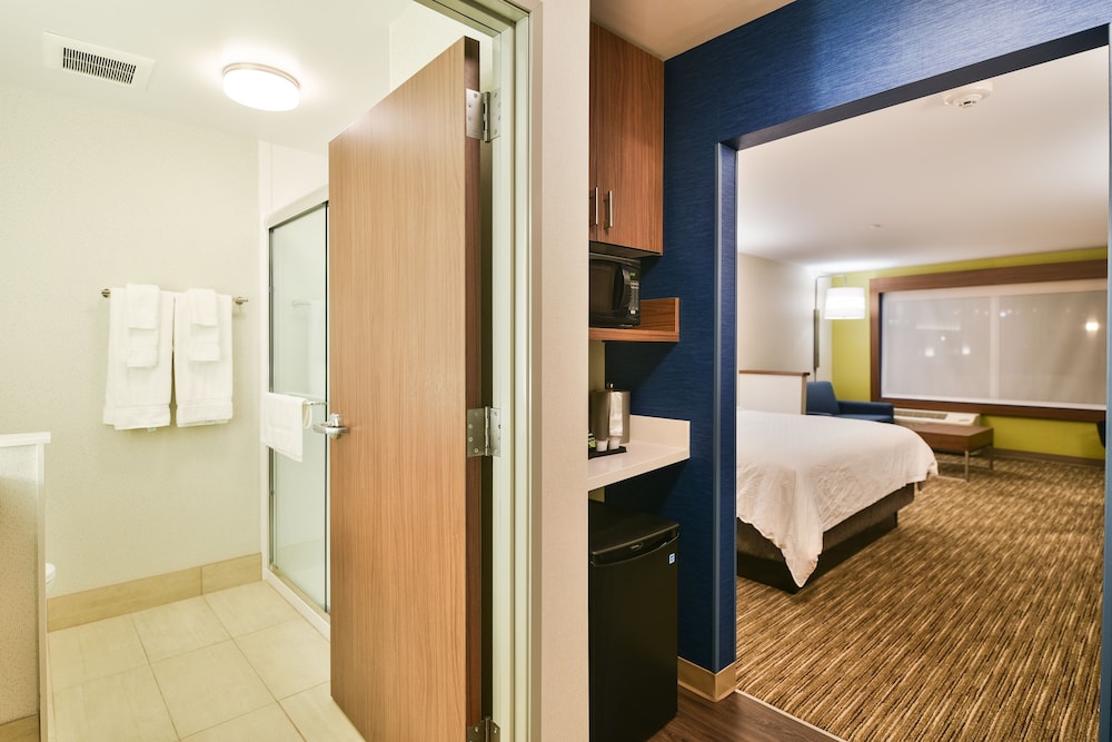 Suite, 2 Queen Beds, Accessible (Communications) photo 2