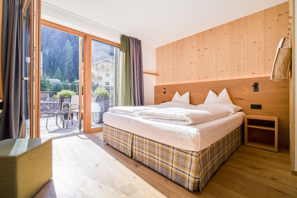 Classic Double Room, Terrace, Mountain View (Deluxe) photo 1