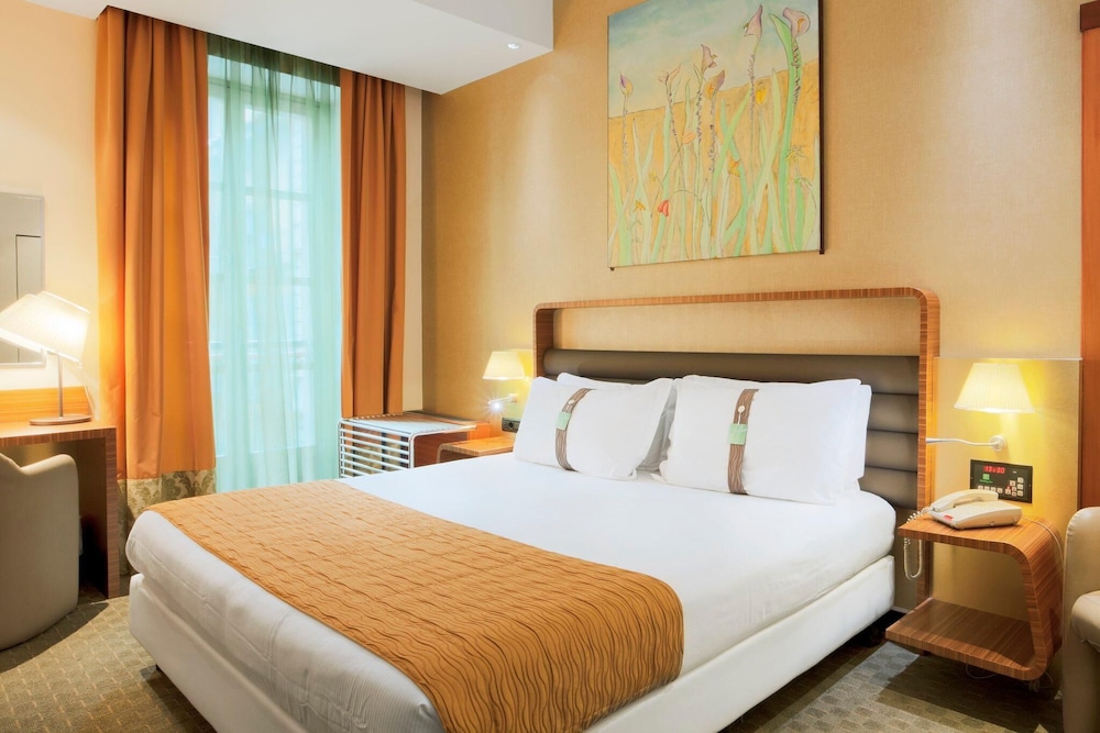 Standard Room, 1 King Bed, Non Smoking photo 3