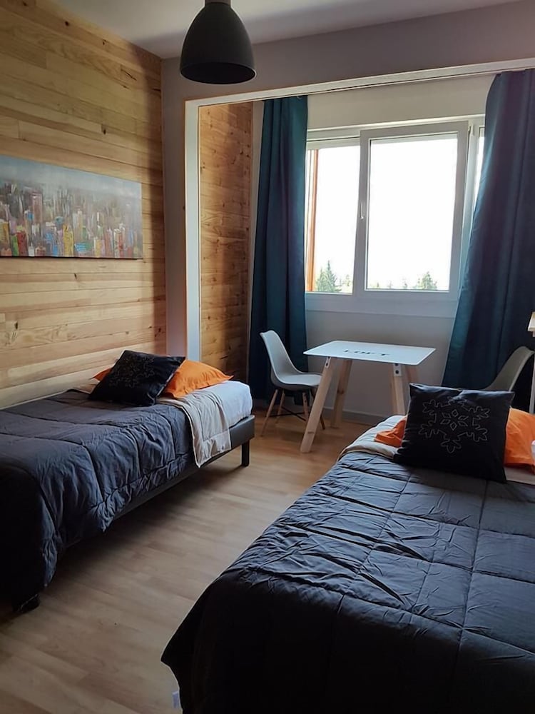 Family Quadruple Room, 2 Bedrooms, Mountain View photo 2