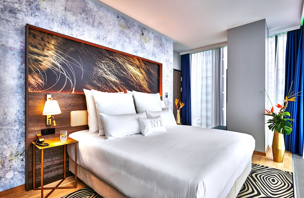 Junior Suite (NYX)
