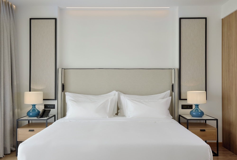 Deluxe Room, Garden View (with Private Garden)