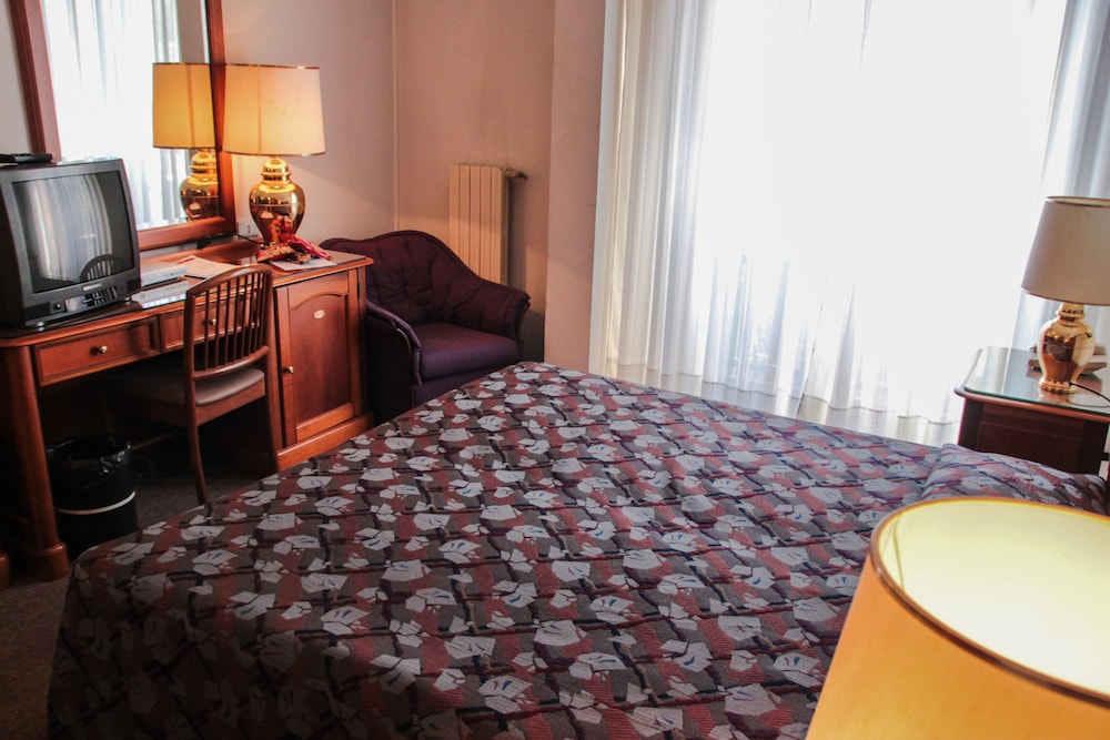 Double or Twin Room - Photo 10