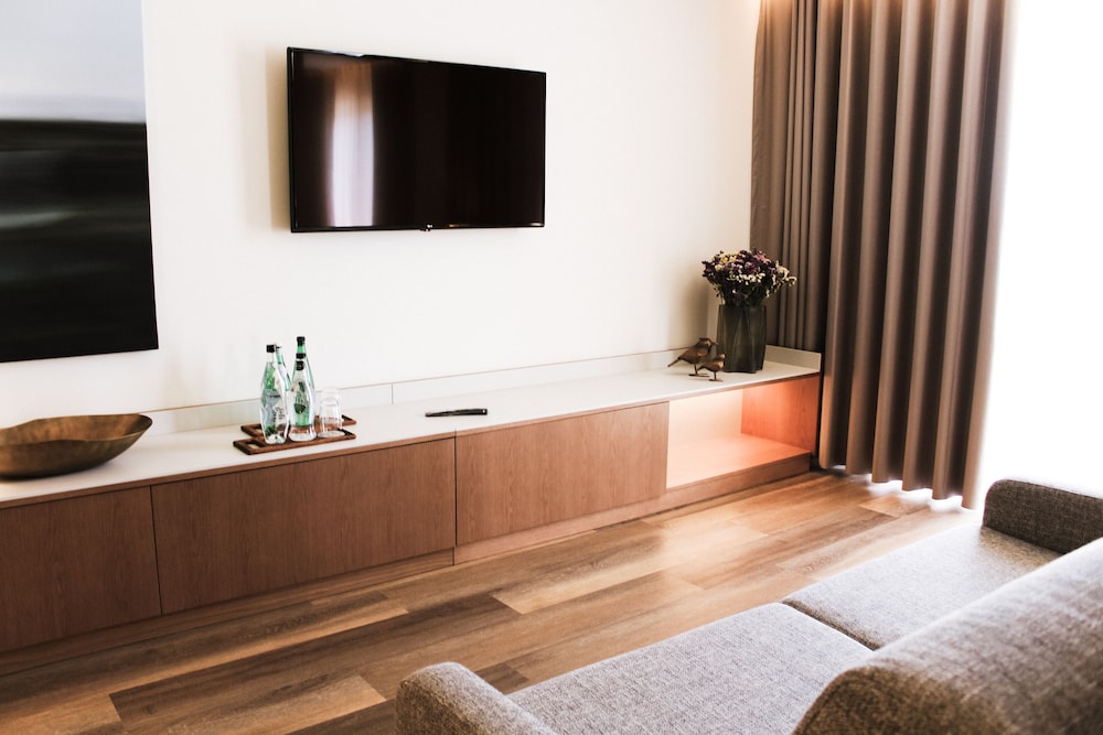 Signature Suite, Balcony - Photo 10