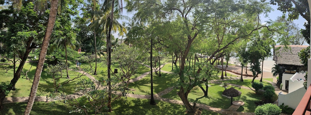 Deluxe Room, Garden View - Photo 4