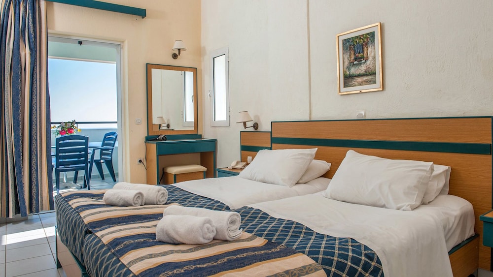Double or Twin Room, Sea View - Photo 5