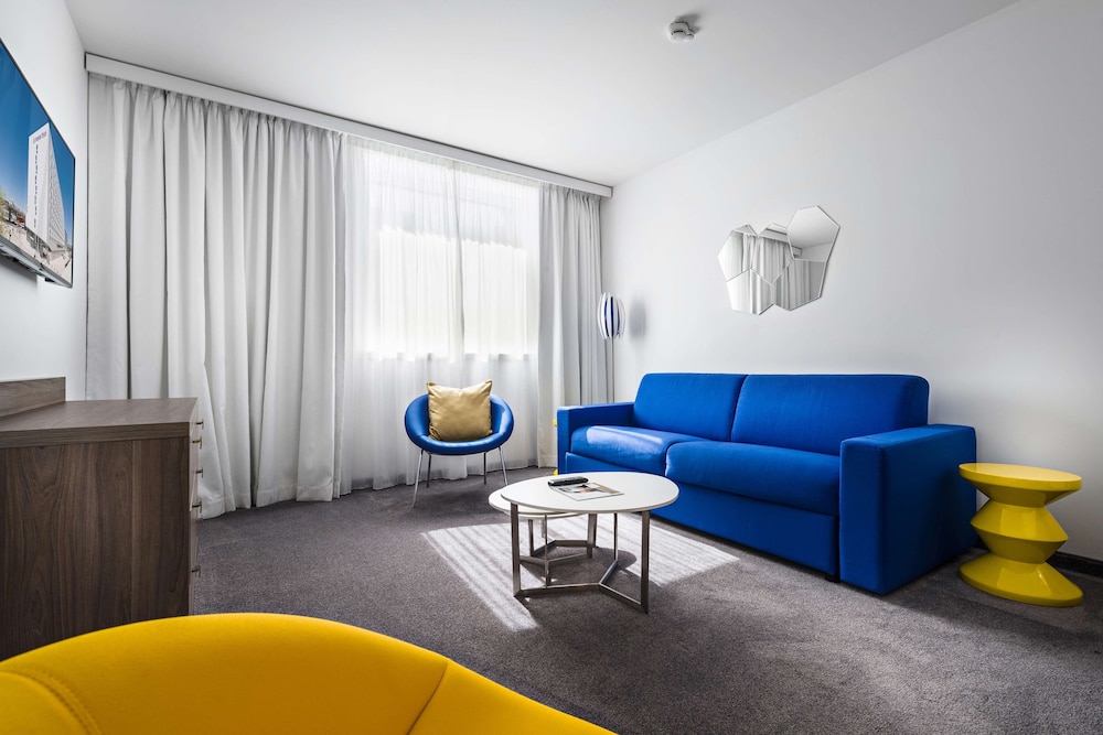 Junior Suite, Multiple Beds thumbnail 5