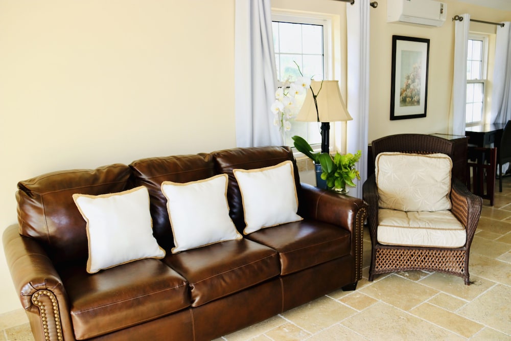Room, 1 King Bed, Courtyard View, Courtyard Area