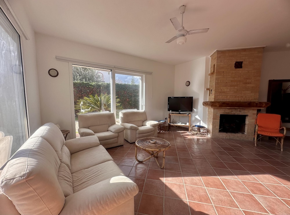 Villa photo 2