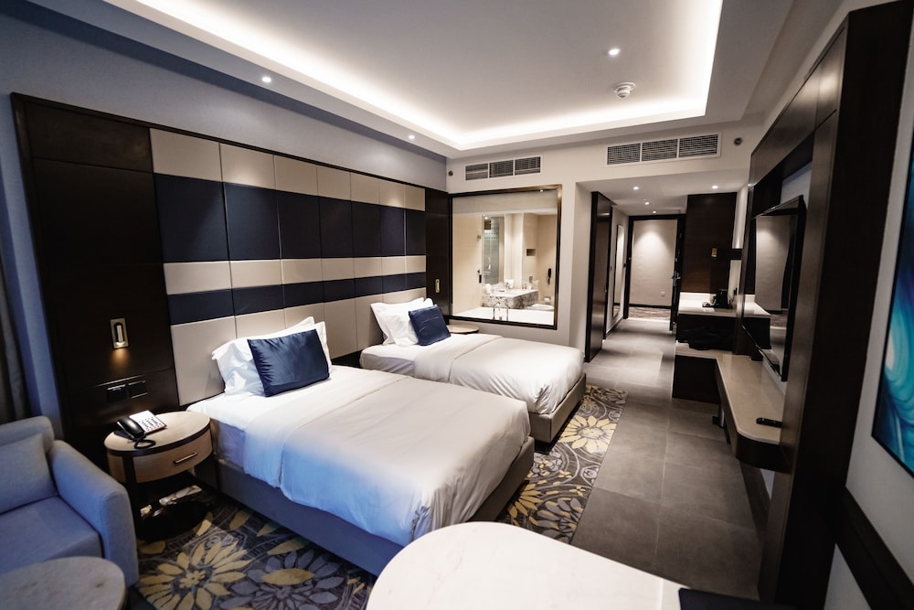 Premium Twin Room Balcony with City View photo 2