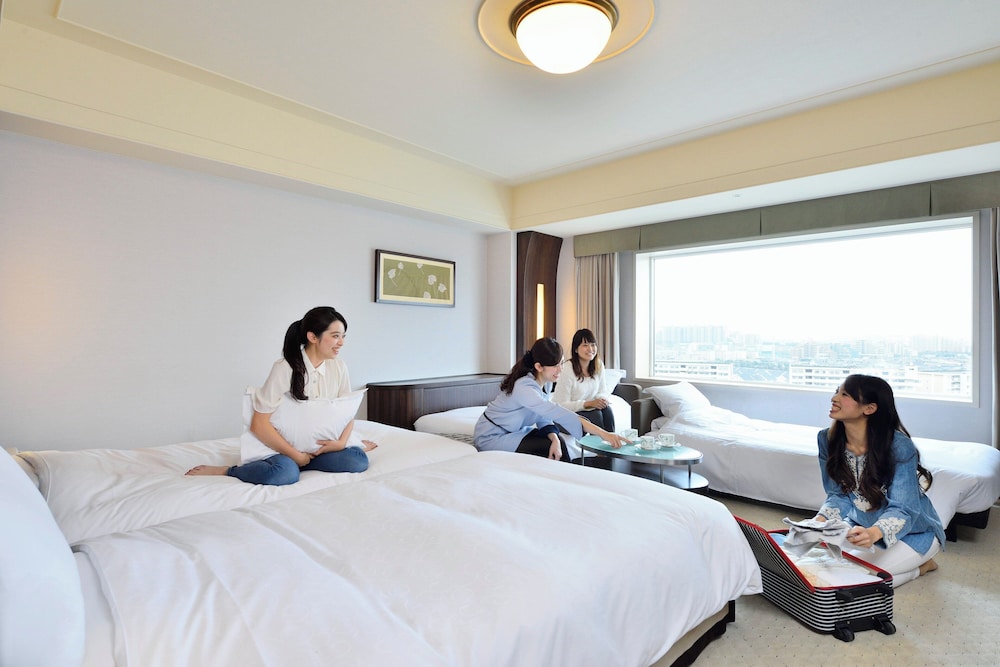 Superior Room - Lower Floor - Non-Smoking (extra beds for person over age of 7) photo 3