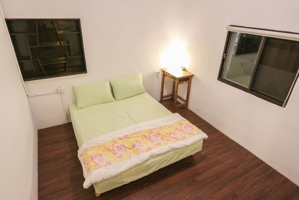 Basic Double Room, Mixed, Shared Bathroom photo 1