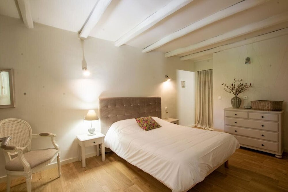 Comfort Room, Garden View