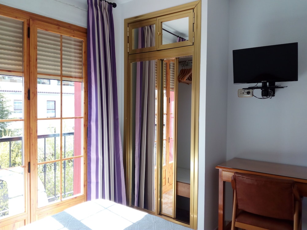 Double or Twin Room photo 3